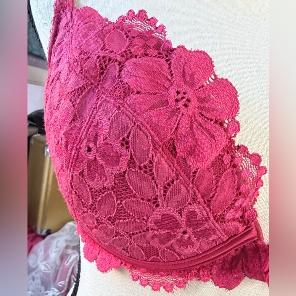Push-Up Victoria's Secret Lace Front Closure Bra Duo - Black and Red - Picture 10 of 15